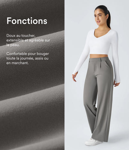 Pantalon tailleur fluide à taille haute, coupe droite avec poches.