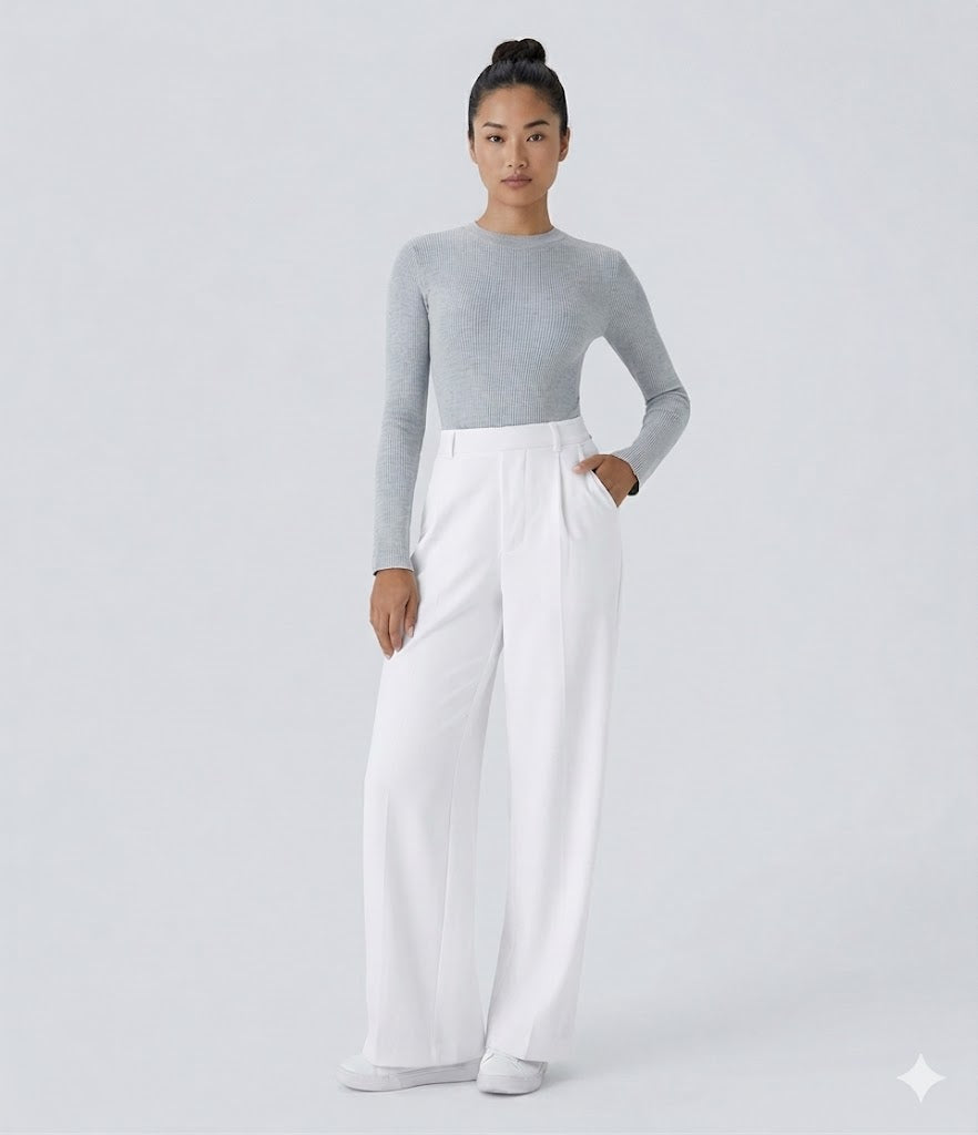 Pantalon tailleur fluide à taille haute, coupe droite avec poches.