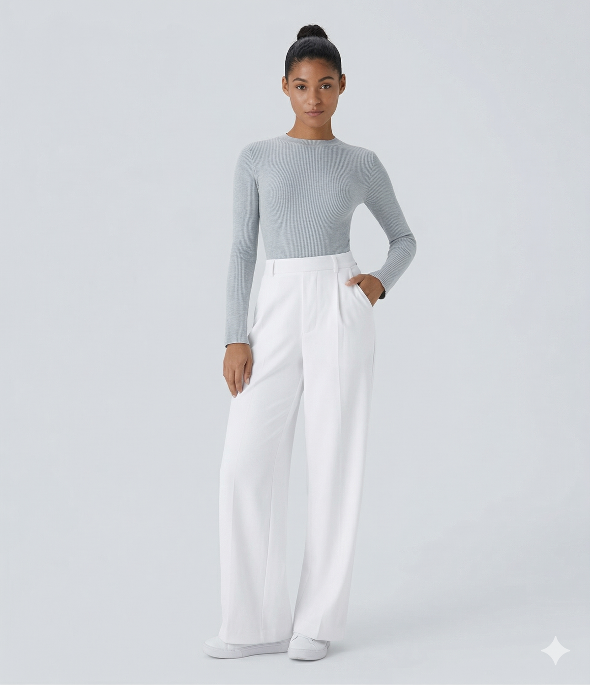 Pantalon tailleur fluide à taille haute, coupe droite avec poches.